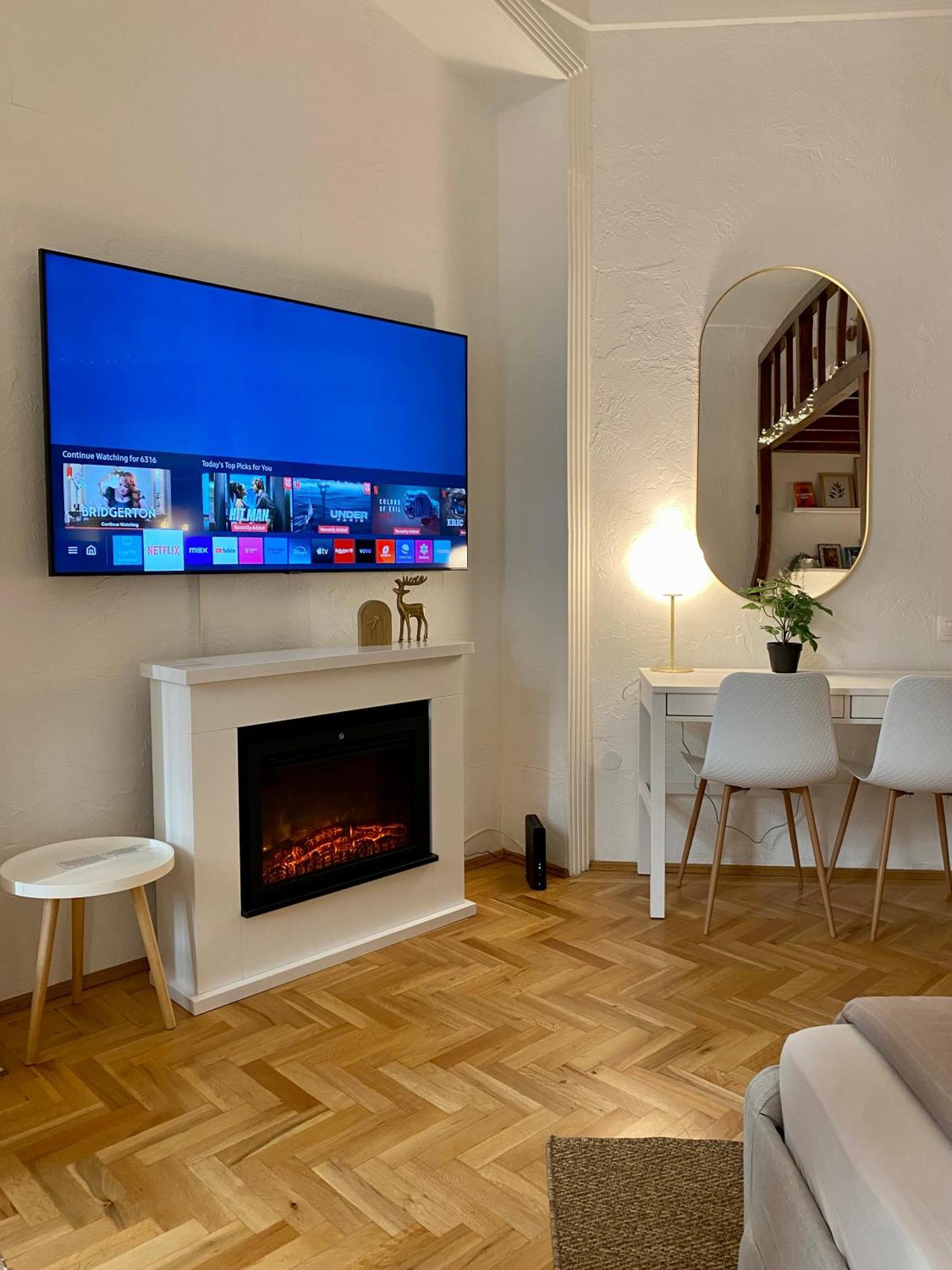 Romantic Centre Flat - Alexandra Lejlighed